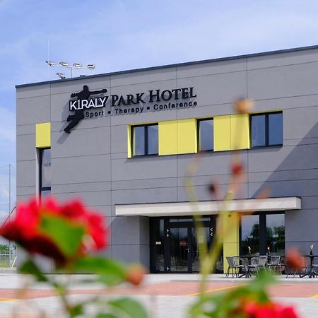 Kiraly Park Hotel Szombathely Exterior photo